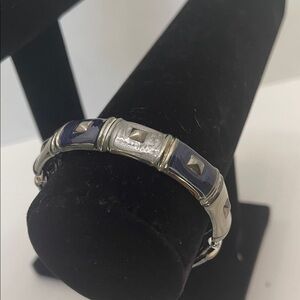 Vintage Silver tone Women’s snap shut bracelet